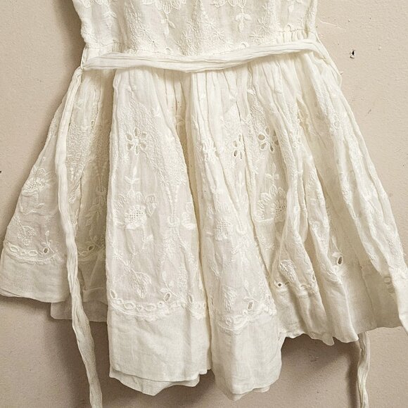 GIRLS 1950'S WHITE BAPTISM DRESS W/EMBRIODERED DETAIL - Picture 2 of 8